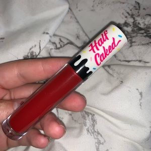 ❤️Half cakes matte lipstick in “Bordeaux”